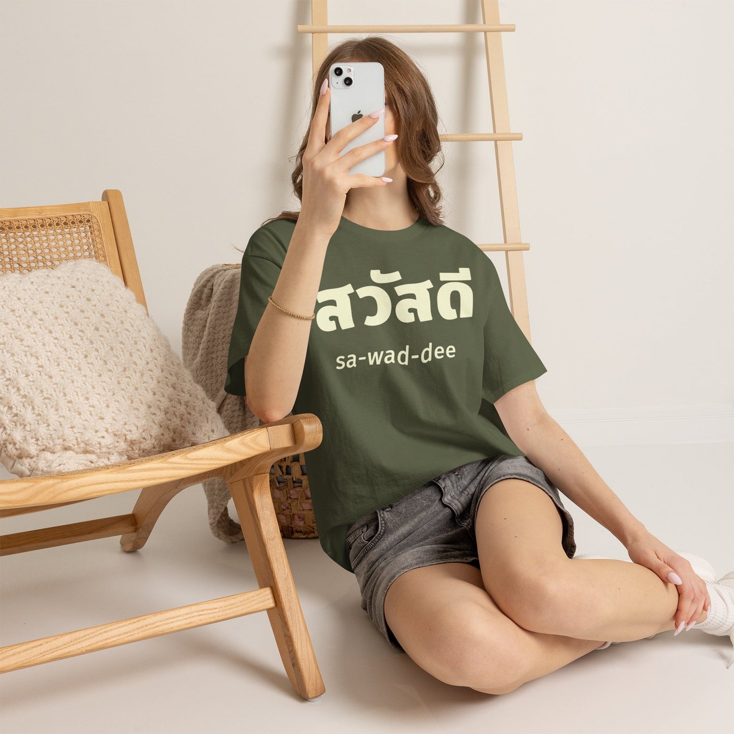 สวัสดี (sa-wad-dee) Hello in Thai Heavy Cotton Tee