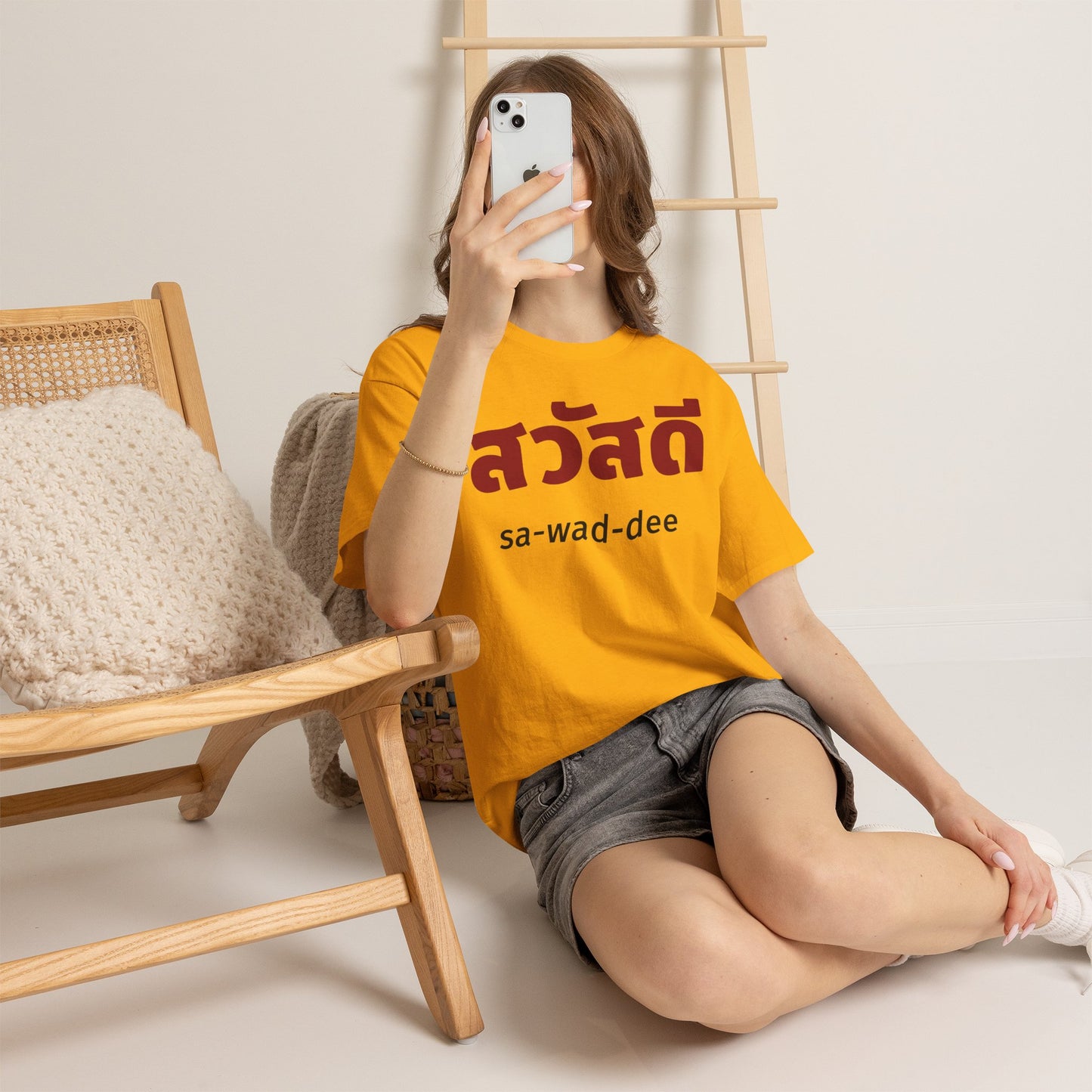 สวัสดี (sa-wad-dee) Hello in Thai Heavy Cotton Tee