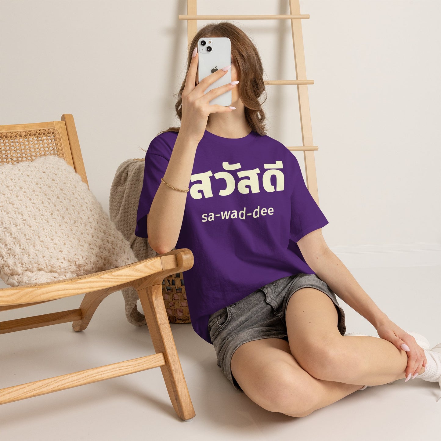 สวัสดี (sa-wad-dee) Hello in Thai Heavy Cotton Tee