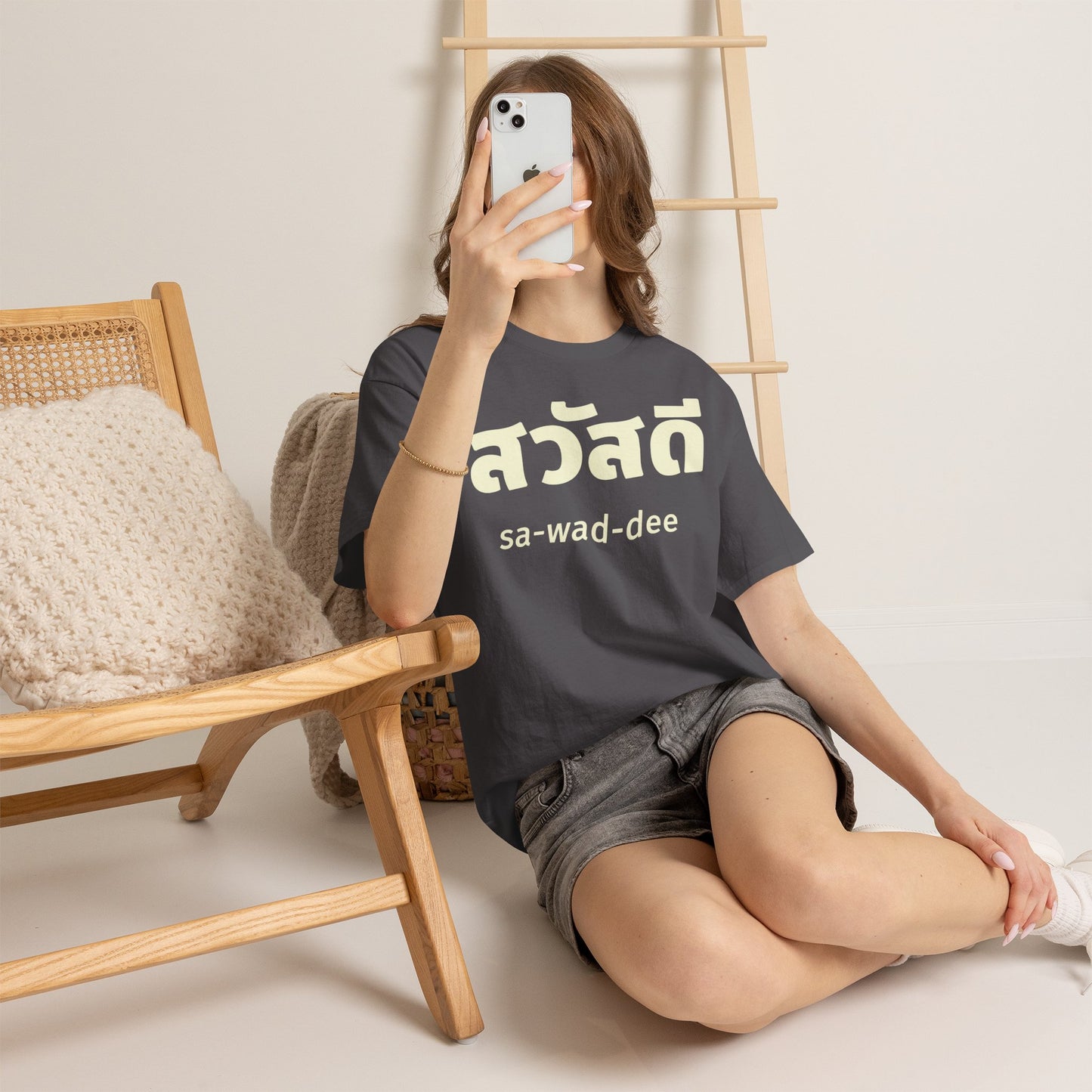 สวัสดี (sa-wad-dee) Hello in Thai Heavy Cotton Tee