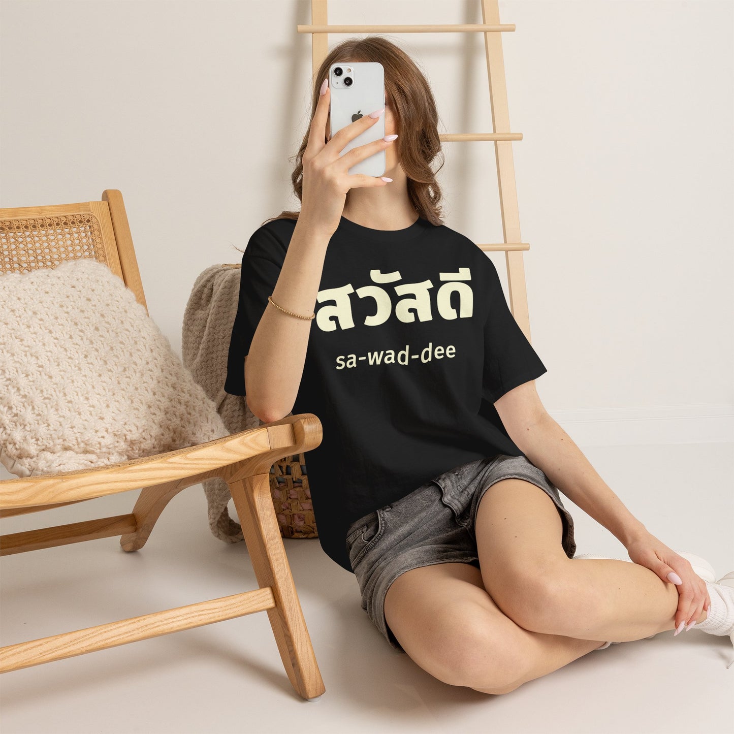 สวัสดี (sa-wad-dee) Hello in Thai Heavy Cotton Tee