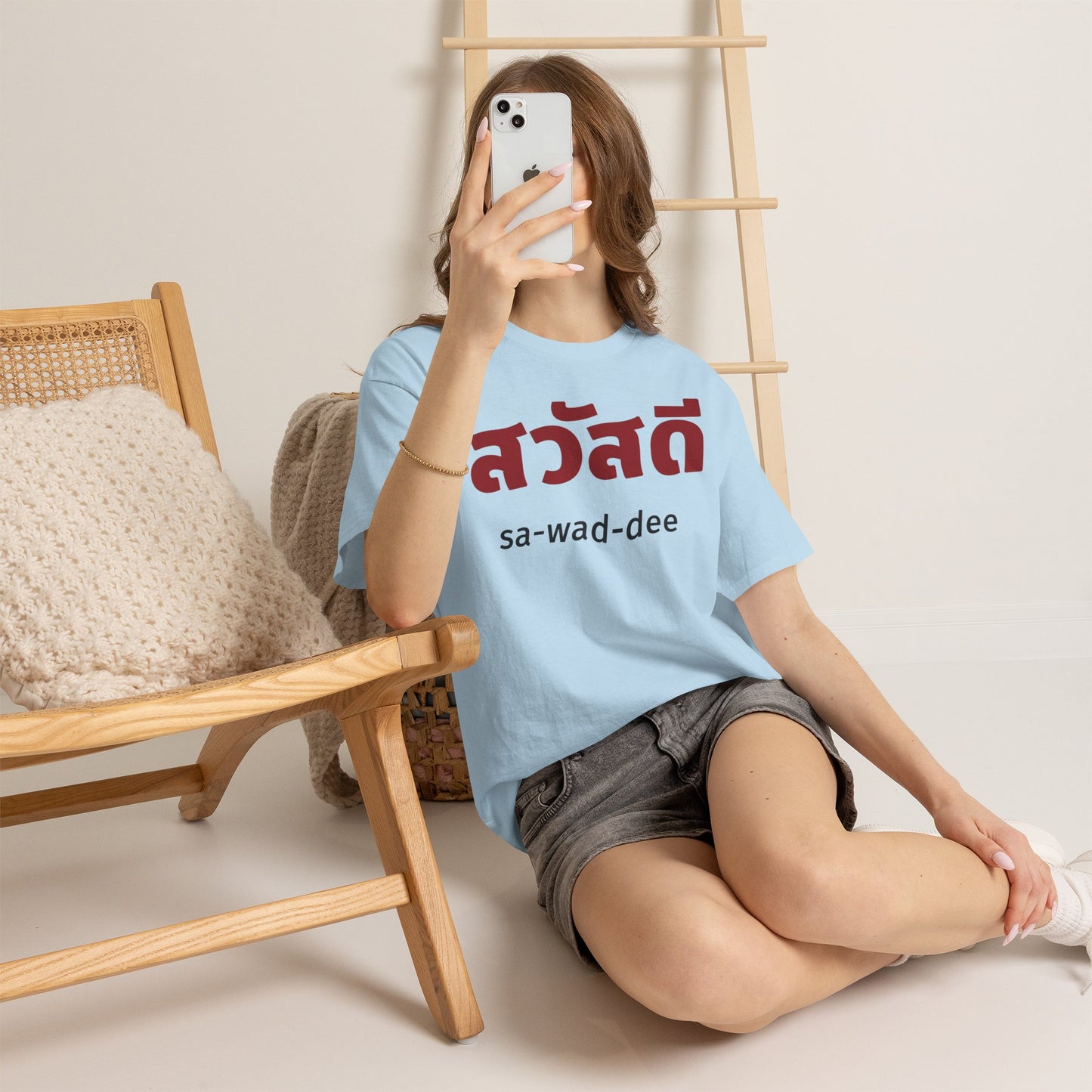 สวัสดี (sa-wad-dee) Hello in Thai Heavy Cotton Tee
