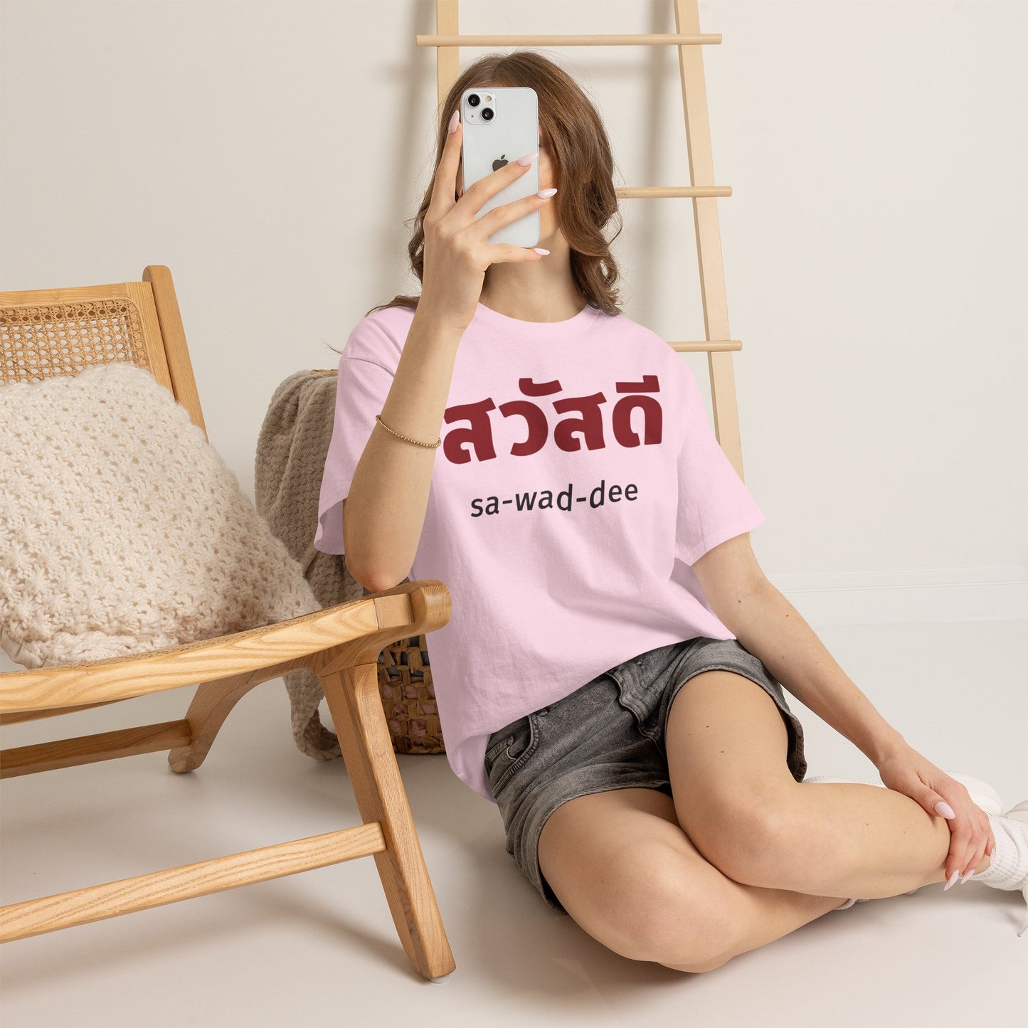 สวัสดี (sa-wad-dee) Hello in Thai Heavy Cotton Tee